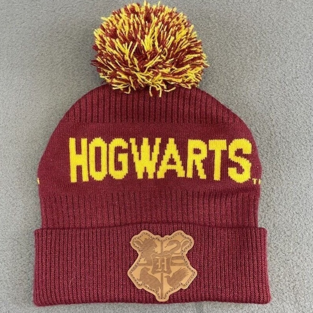 Harry‎ Potter Unisex Hogwarts Beanie Maroon Gold Knit One Size Gryffindor Style